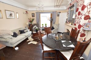 Living Room pic1- click for photo gallery